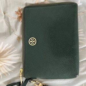 Tory Burch clutch green 8 inches x 6 inches